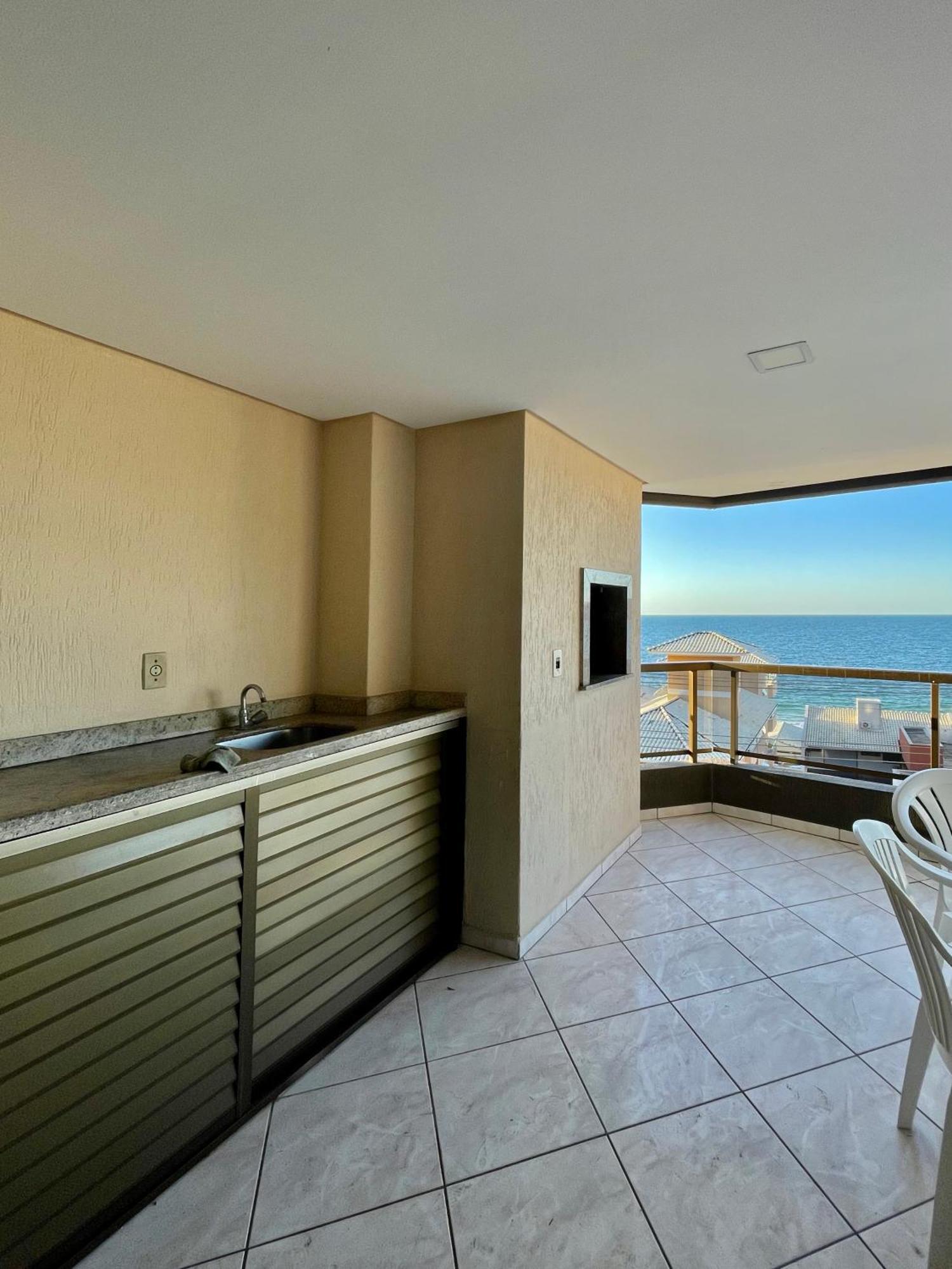 187 Apartamento 50M Da Praia. Bela Vista Ao Mar. Em Avenida Principal De Bombinhas. Exterior photo